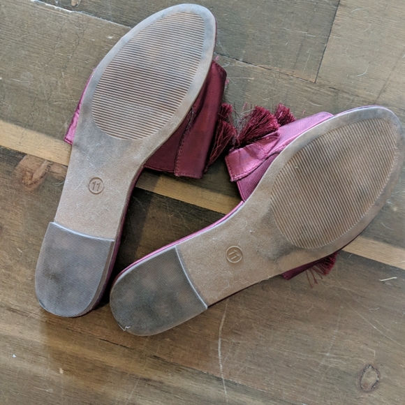 Women's Maroon Fringe Flats - Picture 3 of 3